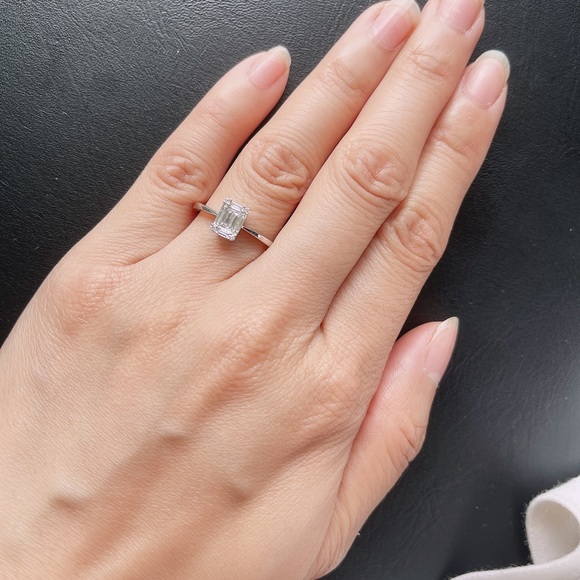 Diamond Ring 18K - Picture 2 of 7